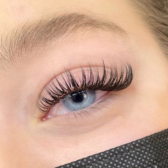 LavisLash- Eyelash extensions- Wispy lashes- Cat eye wispy