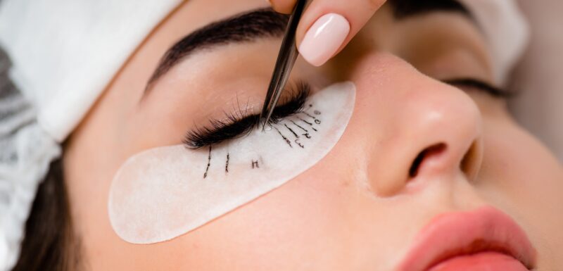 eyelash extensions in the beauty salon. training and marking. removing eyelash extension glue