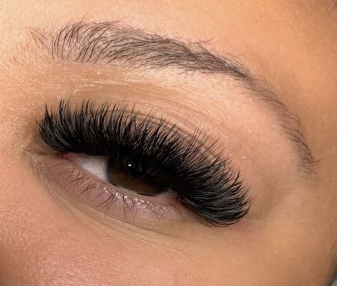a Mega Volume set LavisLash