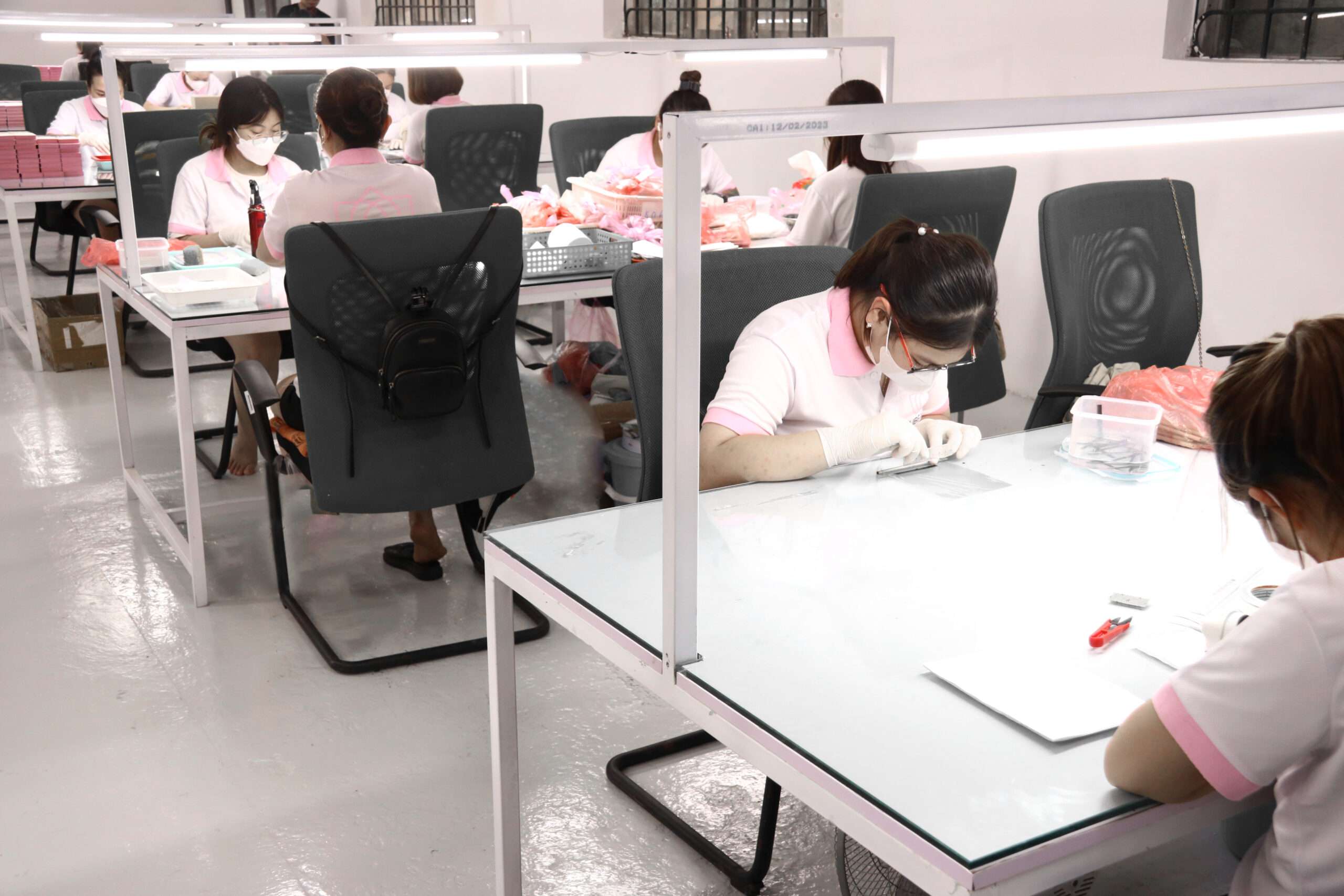 lavislash-eyelash-extensions-factory-production-process-Vietnam