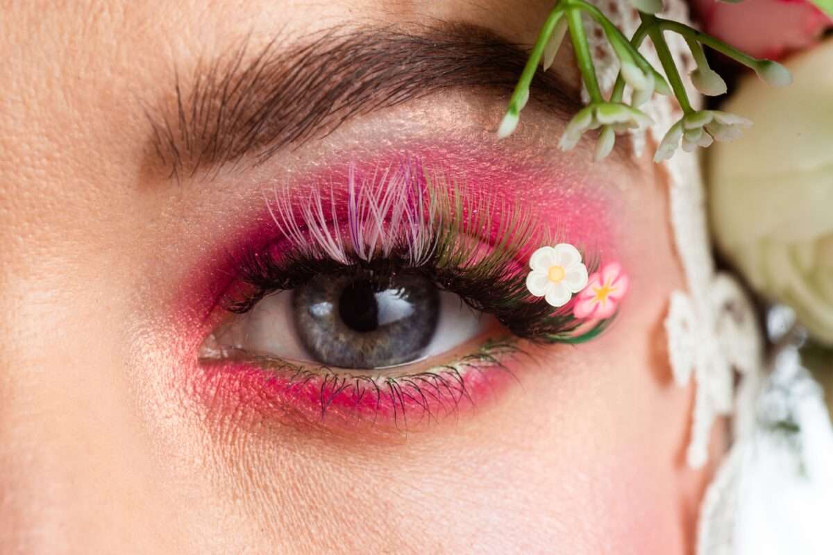 lavislash-eyelashes-lash-extension-color-lashes-image-spring-with-wreath-roses-his-head-white