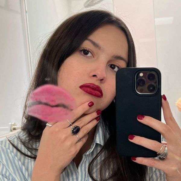 Vampcore-Olivia-Rodrigo-oliviarodrigo-trending-makeup-look-2023-lavislash-lash-extension-lash-types