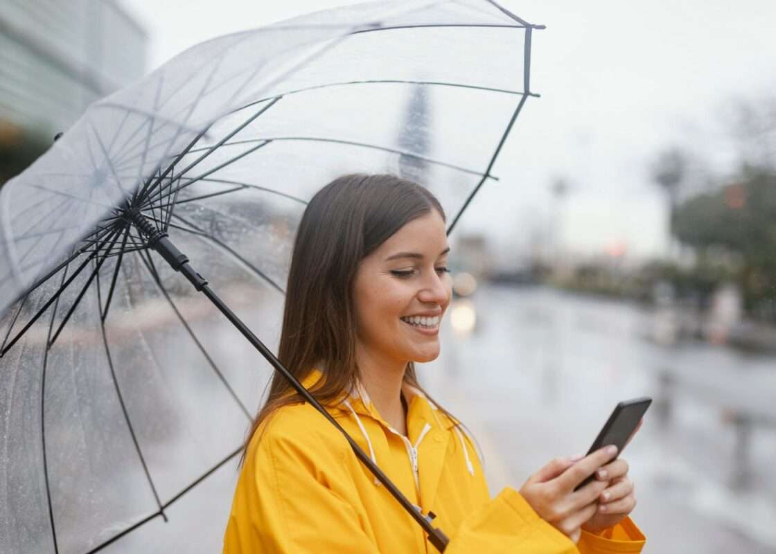 lavislash-guide-eyelash-glue-tips-for-rainy-days-remember-bring-your-umbrella