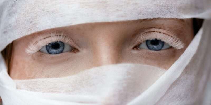 Add-a-Glimpse-of-Colored Lash-Extensions-to-Your-Party-Look-with-LavisLash