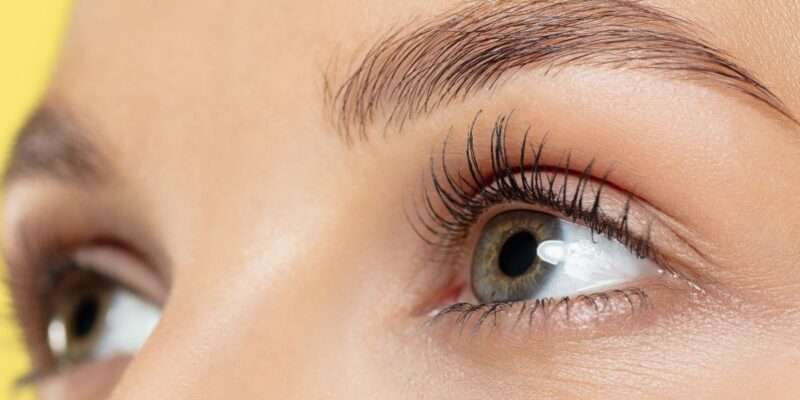 Find-a-Suitable-Adhesive-for-Lash Clients-with-Oily-Skin
