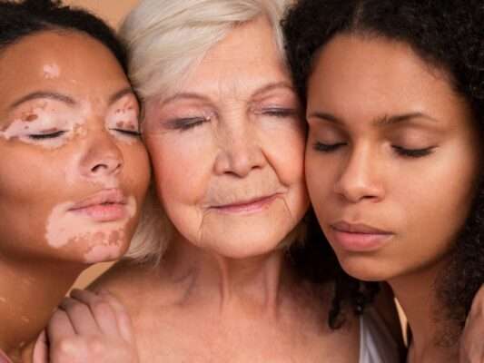 How-to-Applying-Lash Extensions on Short Lashes-guide-by-LavisLash